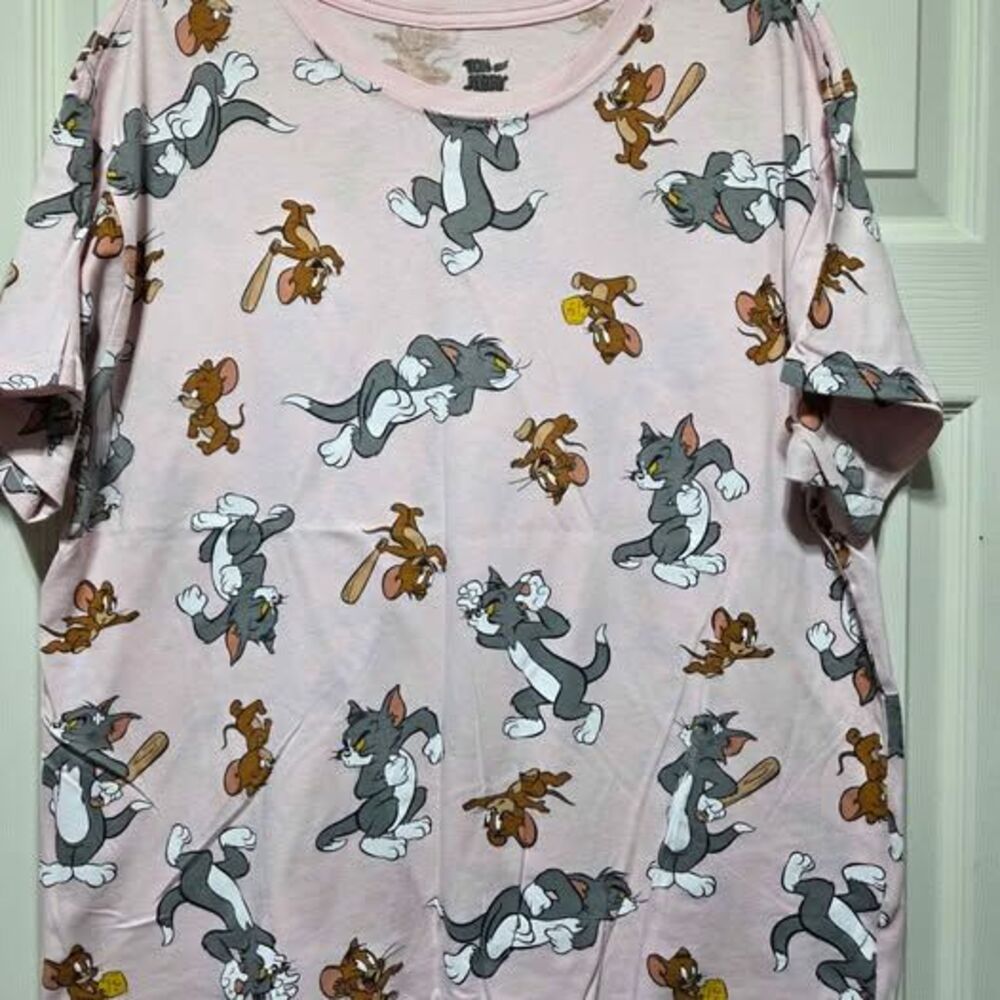 Women's Tom and Jerry size XL graphic tshirt see pics for details